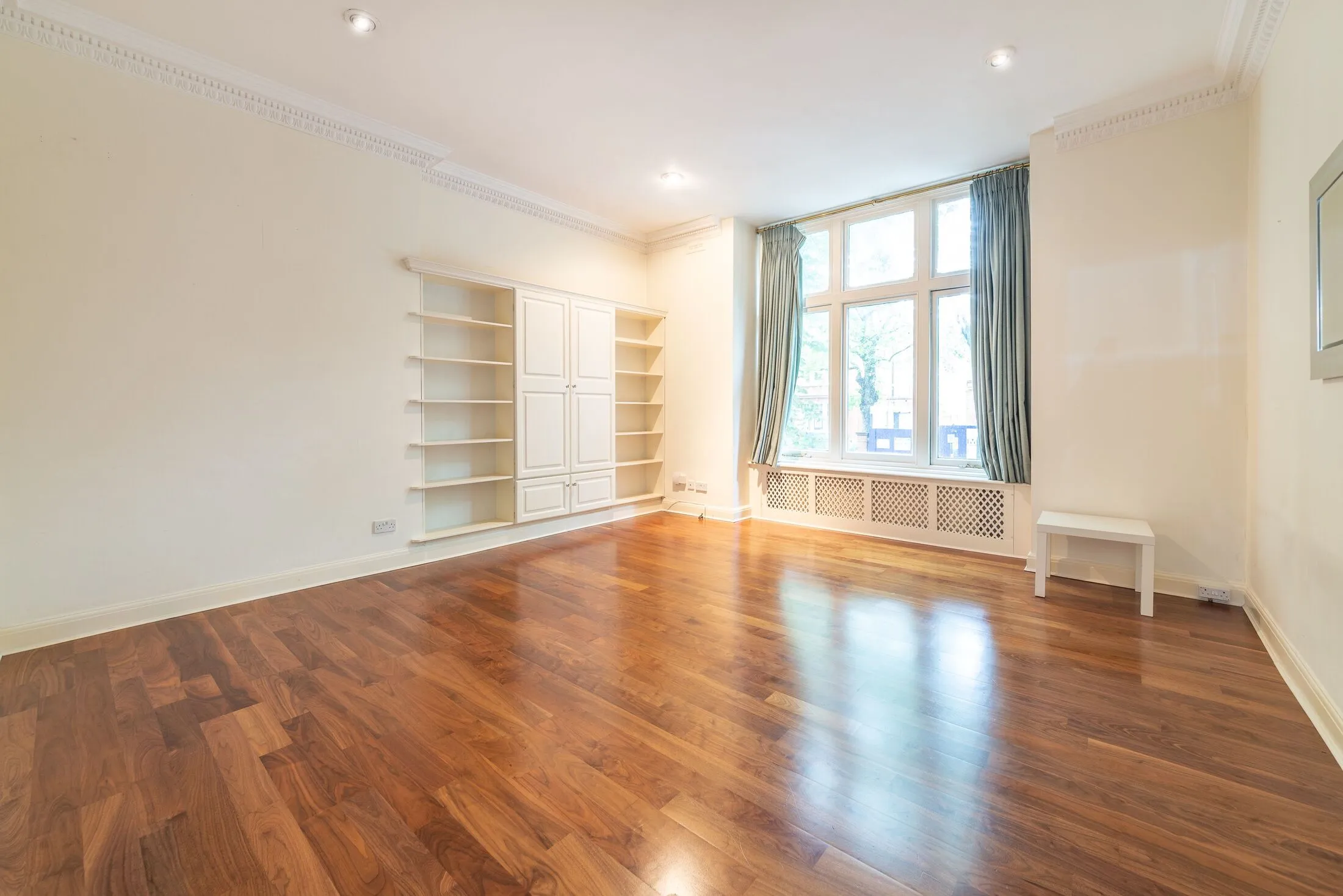 Flat Fitzjohn's Avenue in Greater London