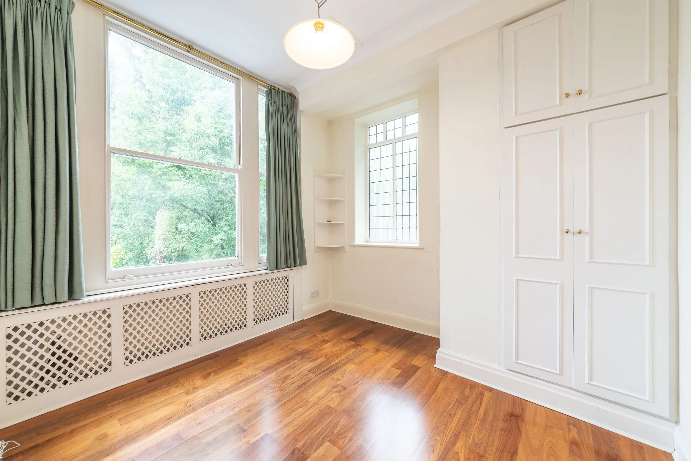Flat Fitzjohn's Avenue in Greater London
