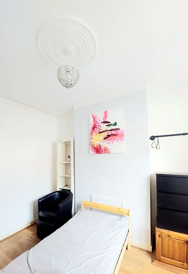 Flat Halley Road in Greater London