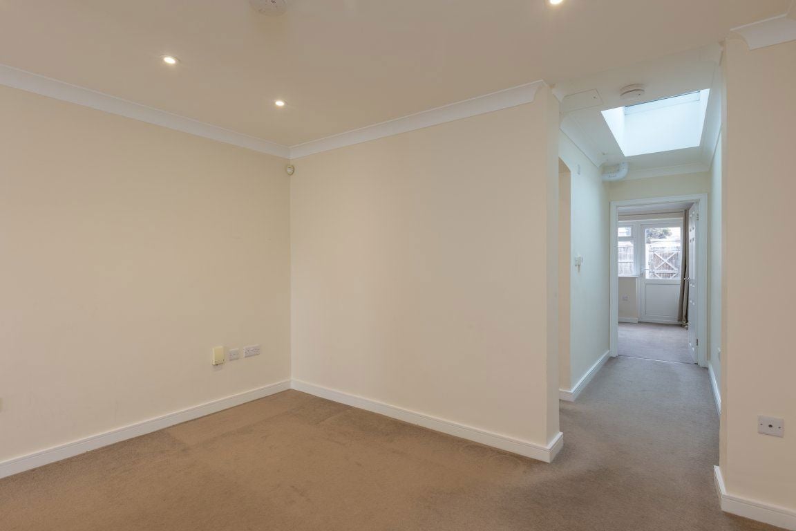 Flat Dover Road East in Gravesham
