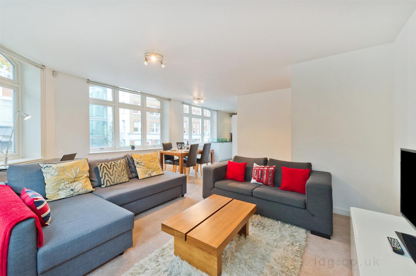 Flat Alfred Place in Greater London