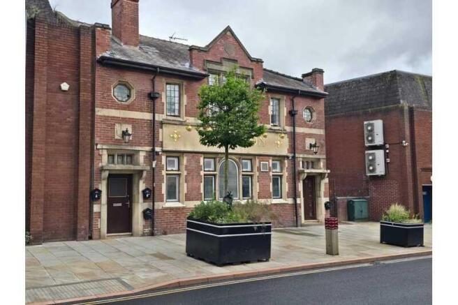 Flat High Street in Dudley