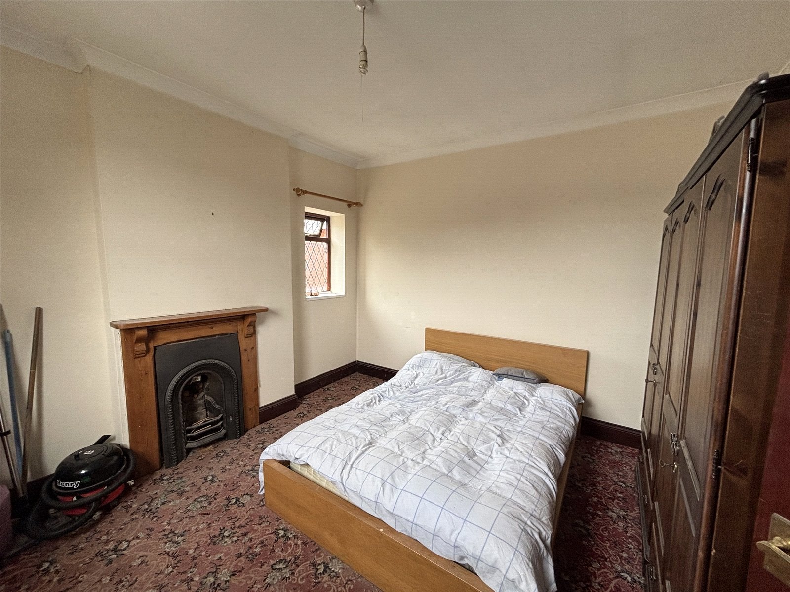 Room Hednesford Road in Cannock Chase