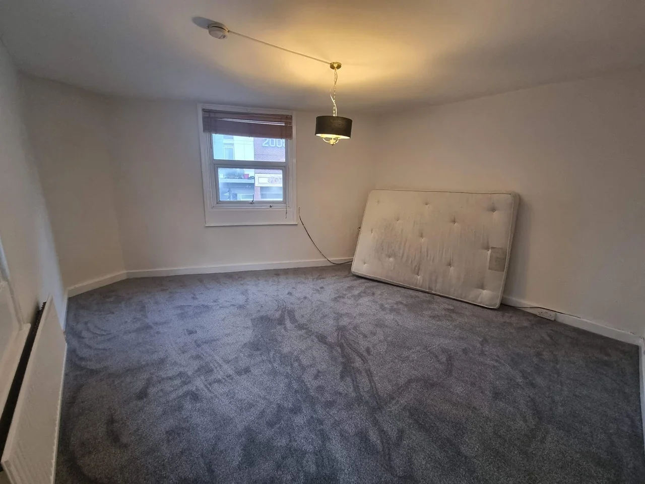 Flat Rye Lane in Greater London