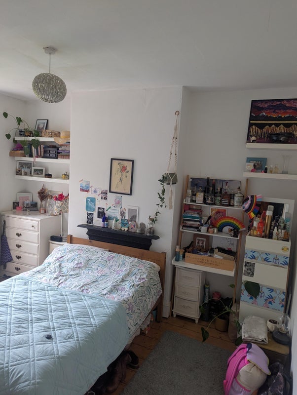 Room Cobourg Road in Bristol
