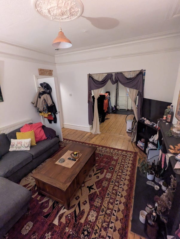 Room Cobourg Road in Bristol