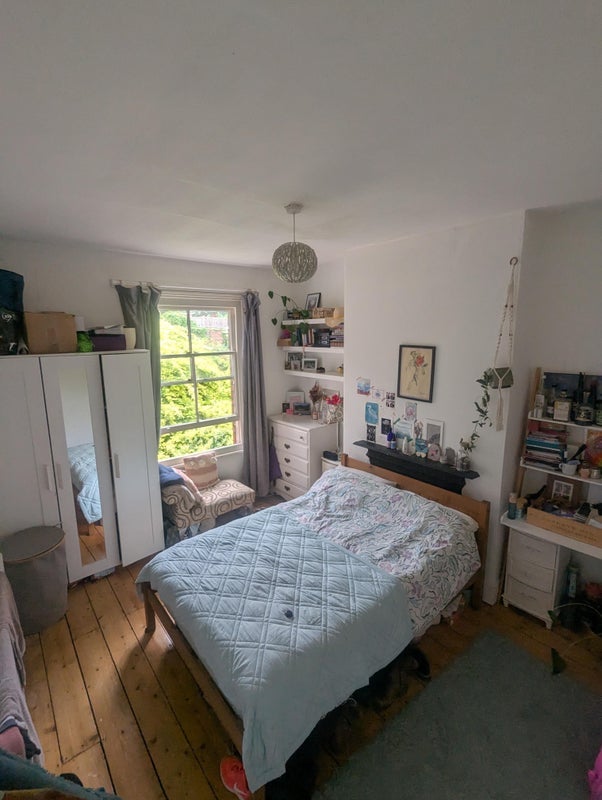 Room Cobourg Road in Bristol
