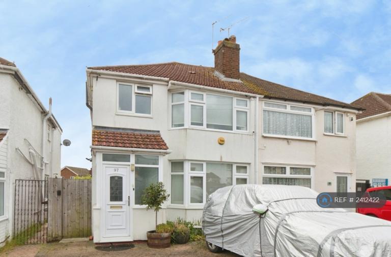 Flat Porthkerry Avenue in Greater London