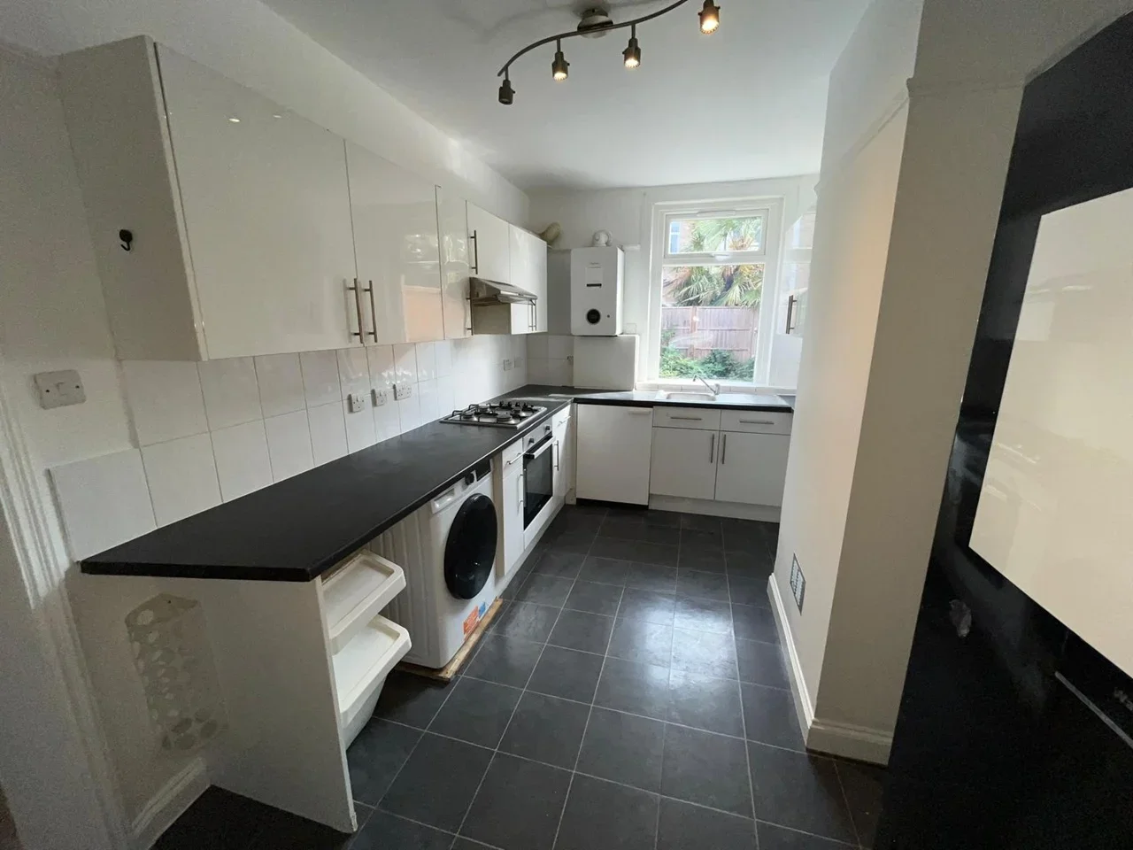 Flat Ingatestone Road in Greater London