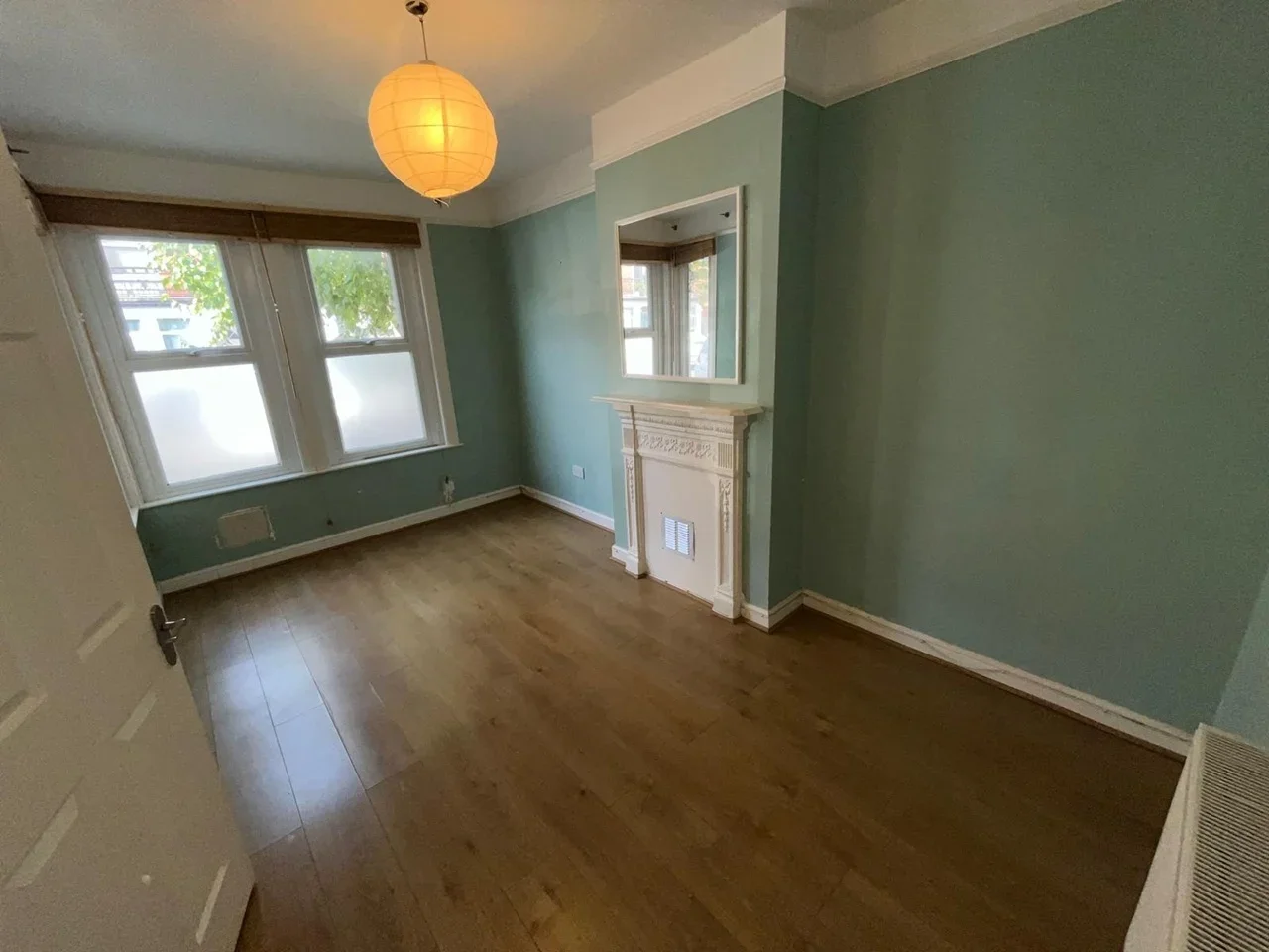 Flat Ingatestone Road in Greater London