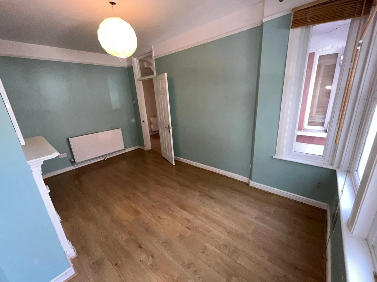 Flat Ingatestone Road in Greater London