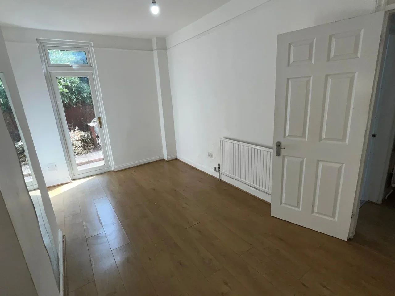 Flat Ingatestone Road in Greater London