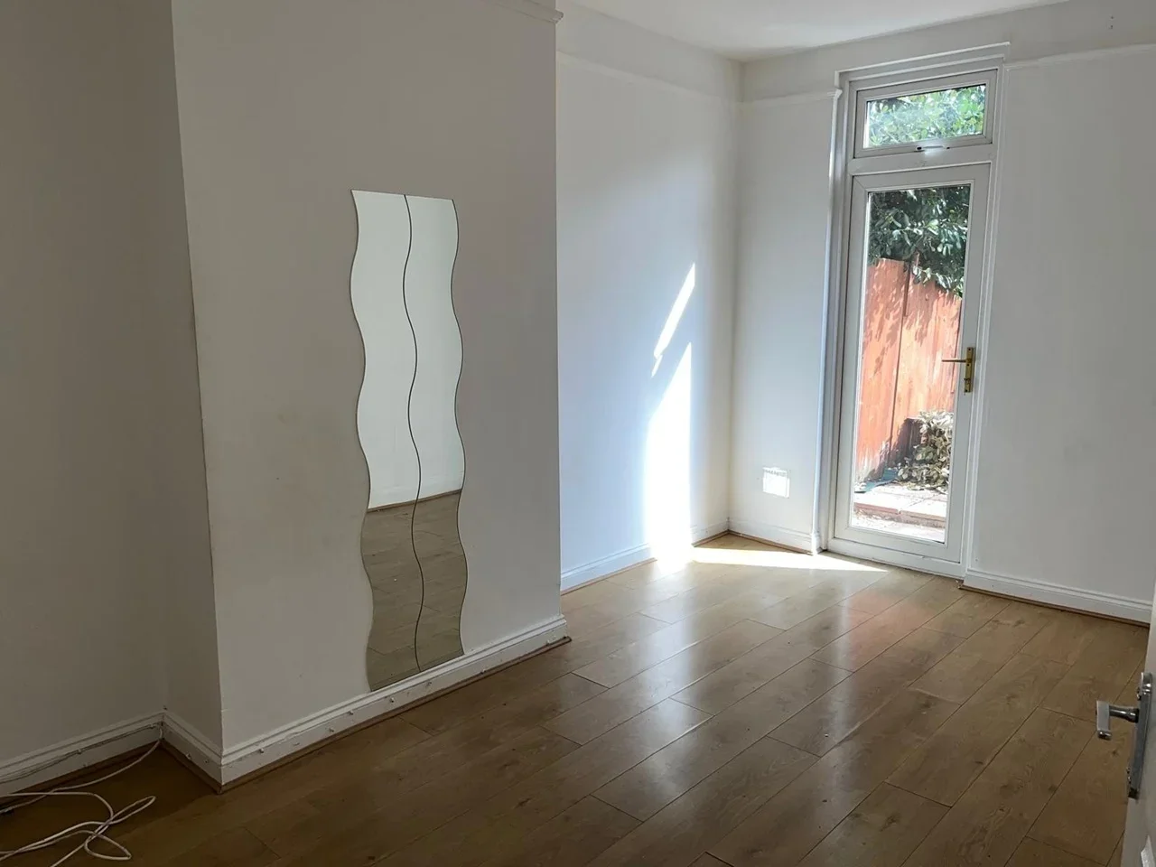 Flat Ingatestone Road in Greater London