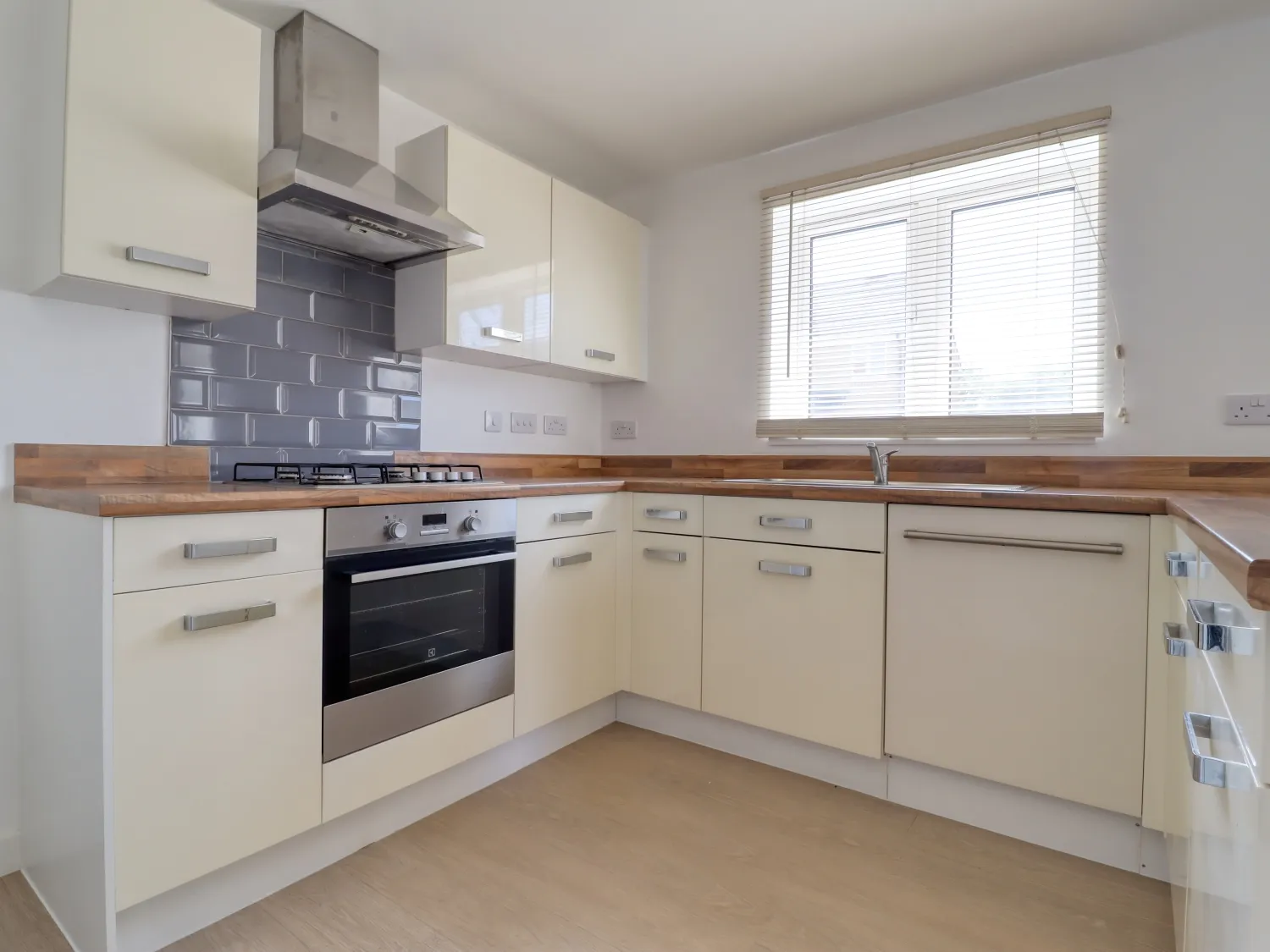 House Salthrop Rise in Badbury Wick