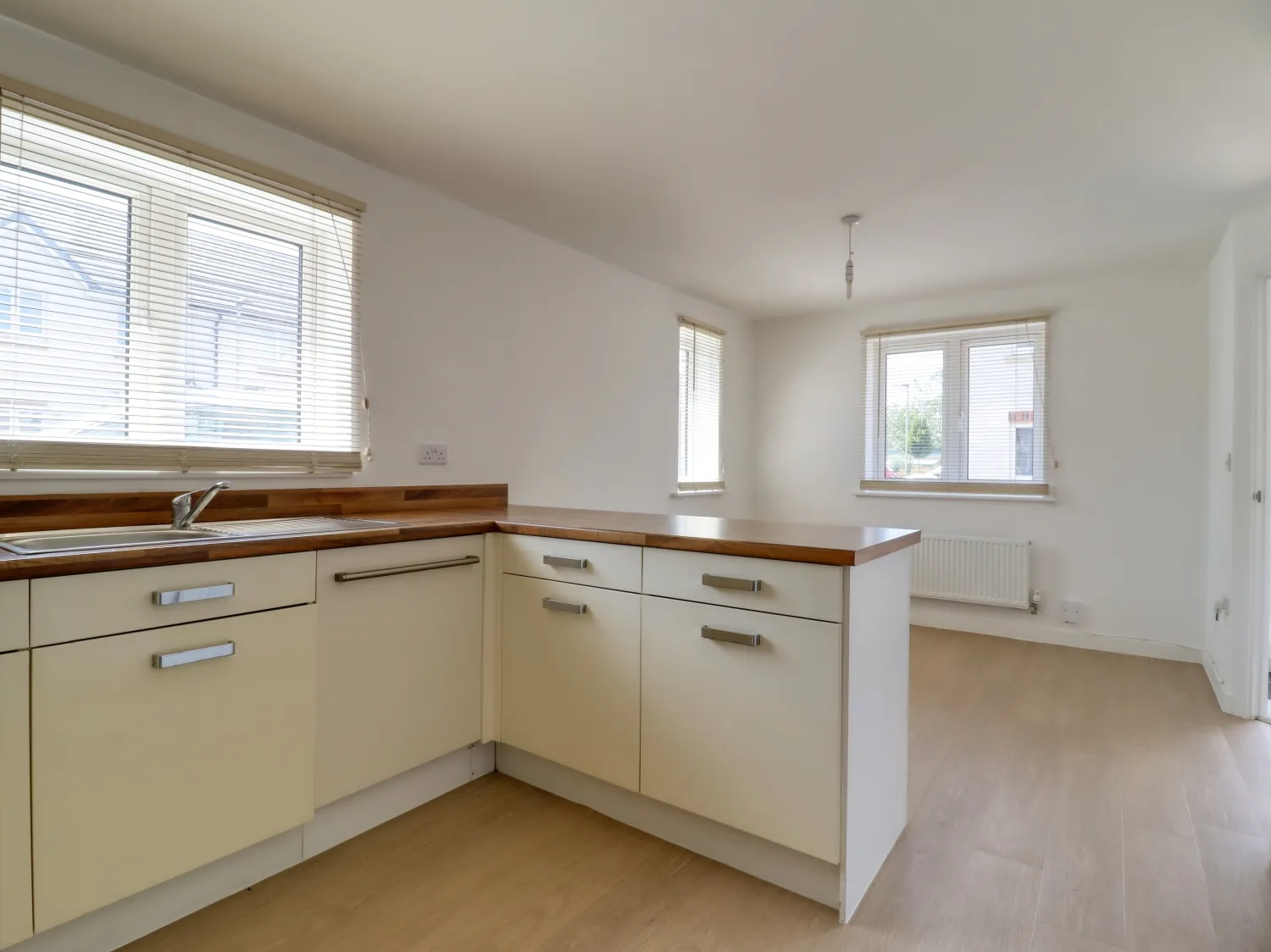 House Salthrop Rise in Badbury Wick