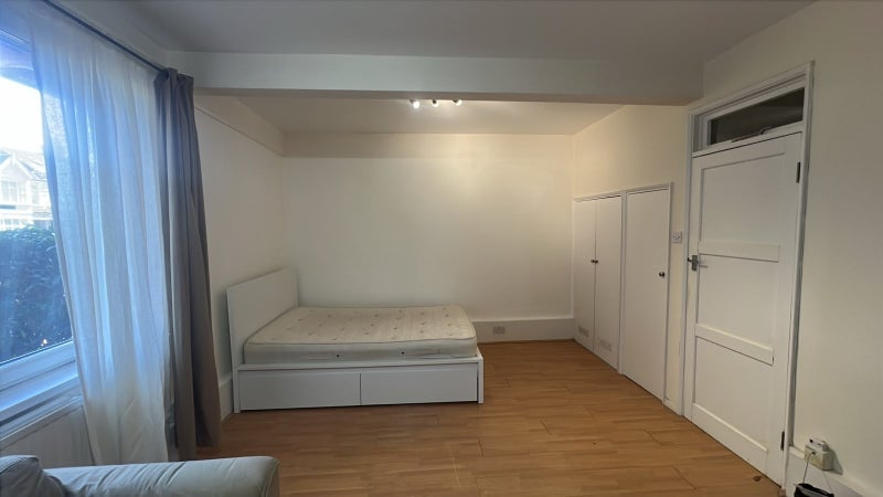 Flat Wimbledon Park Road in Greater London