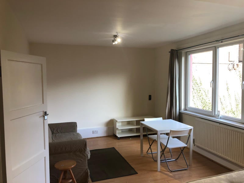 Flat Wimbledon Park Road in Greater London