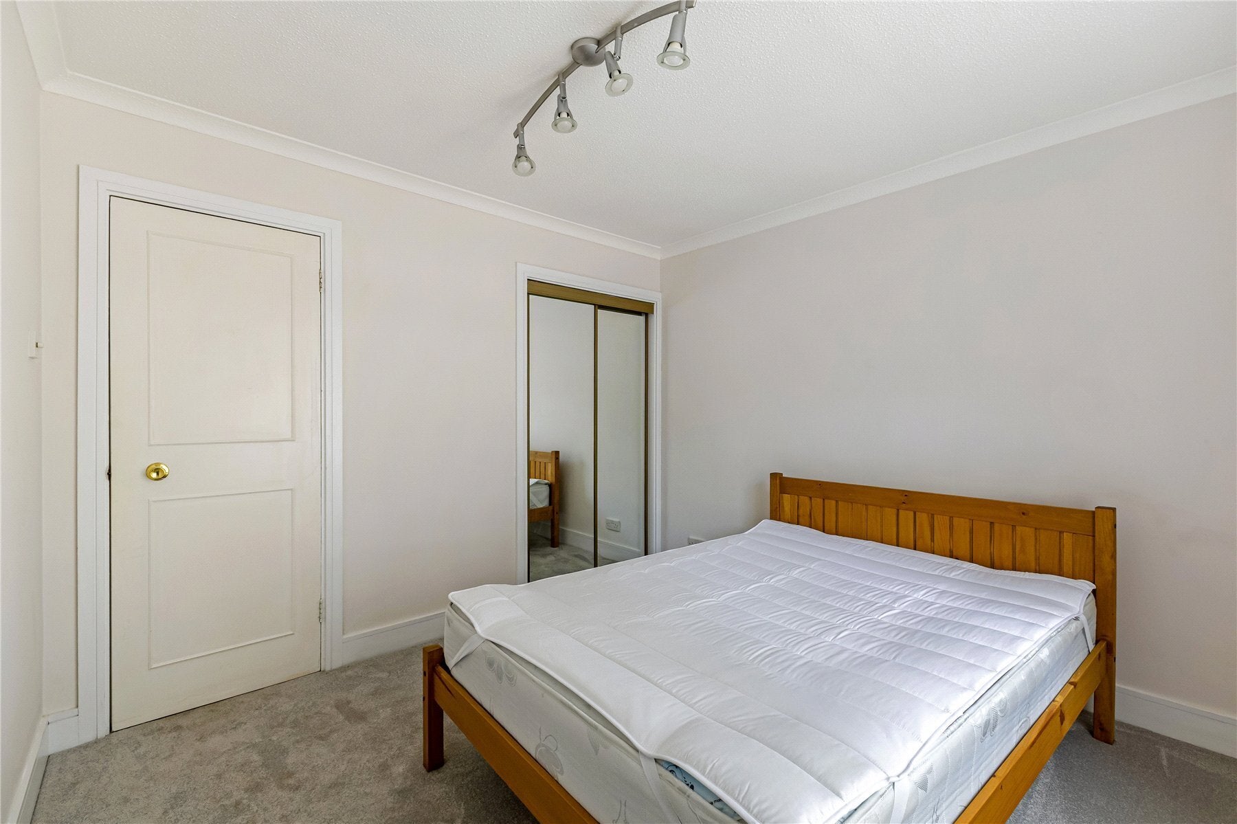 Flat Hillcrest in Elmbridge