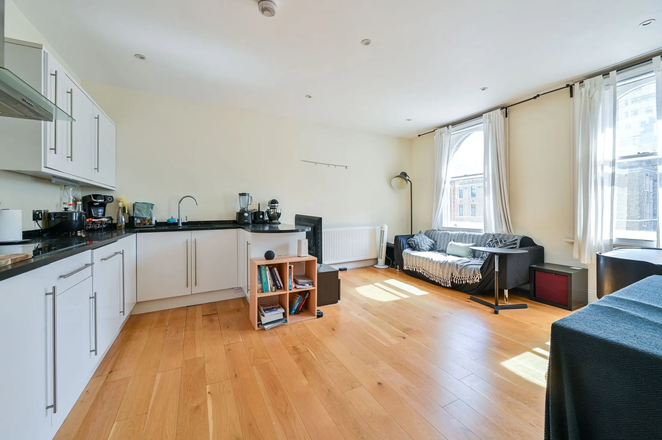 Flat Turner Street in Greater London