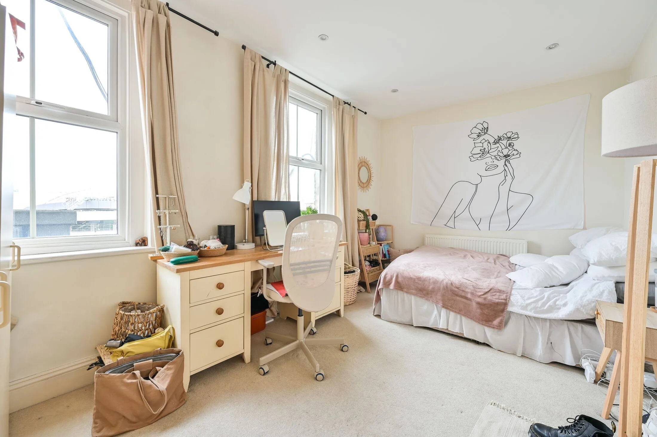Flat Turner Street in Greater London