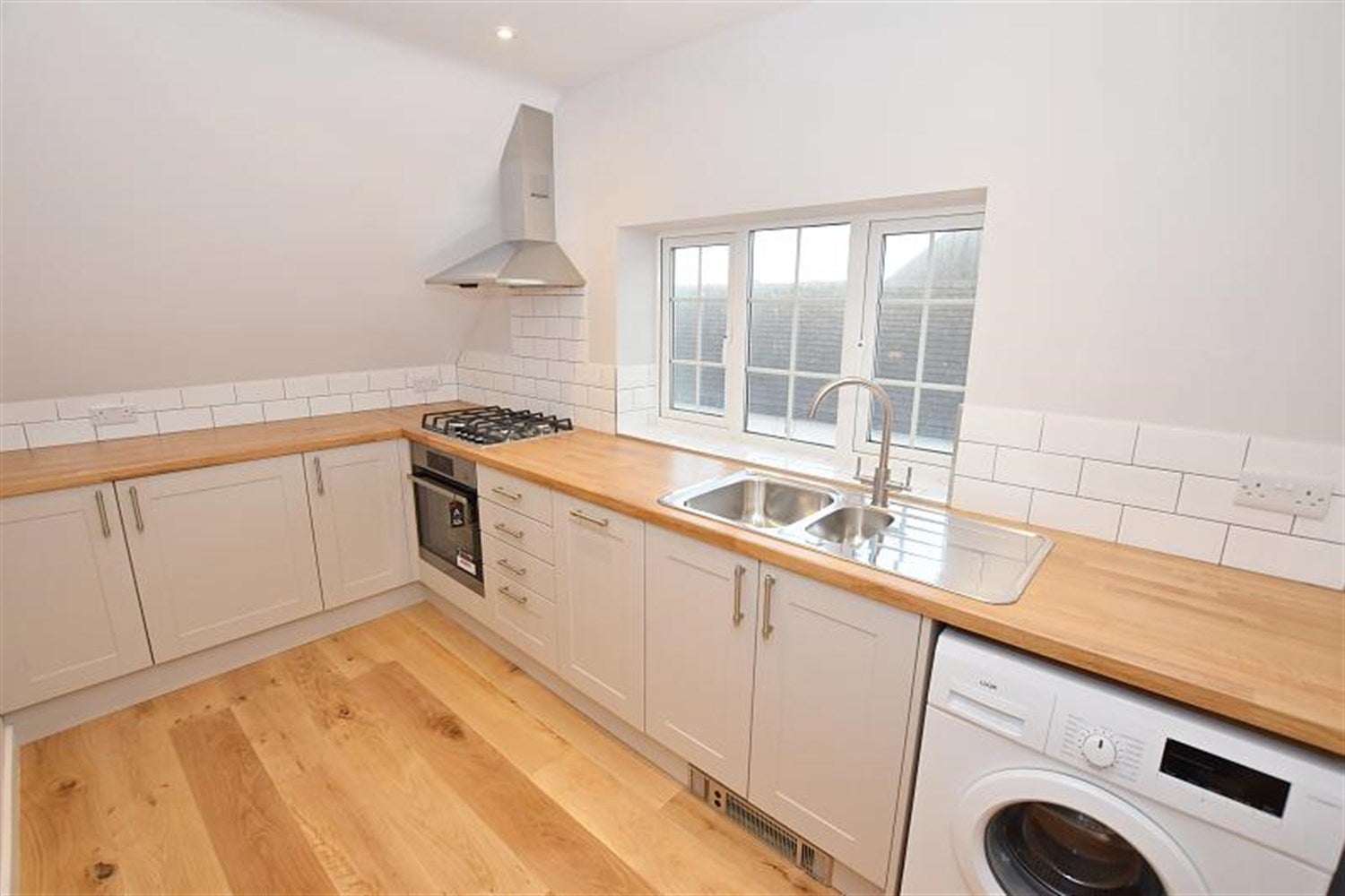 Flat Middleton Road in Arun