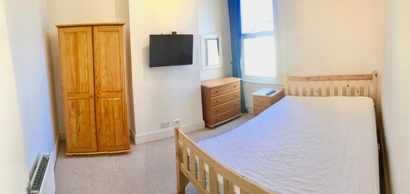 Room De Morgan Road in Greater London