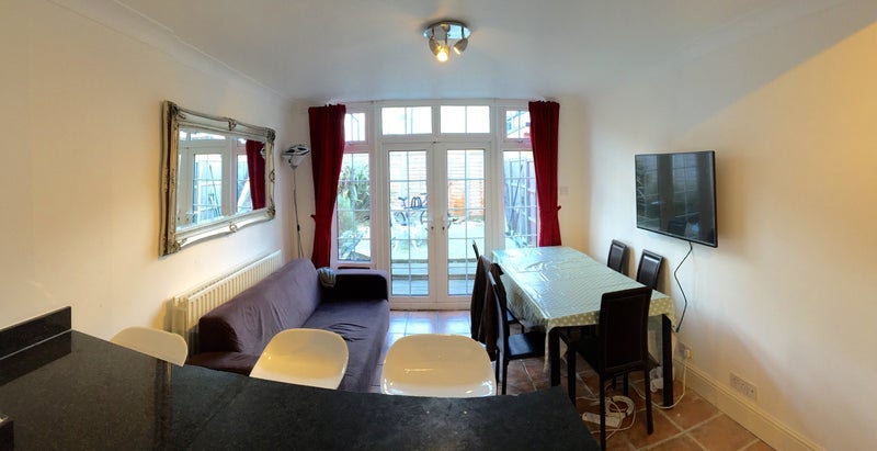 Room De Morgan Road in Greater London
