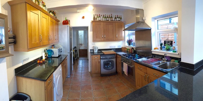 Room De Morgan Road in Greater London