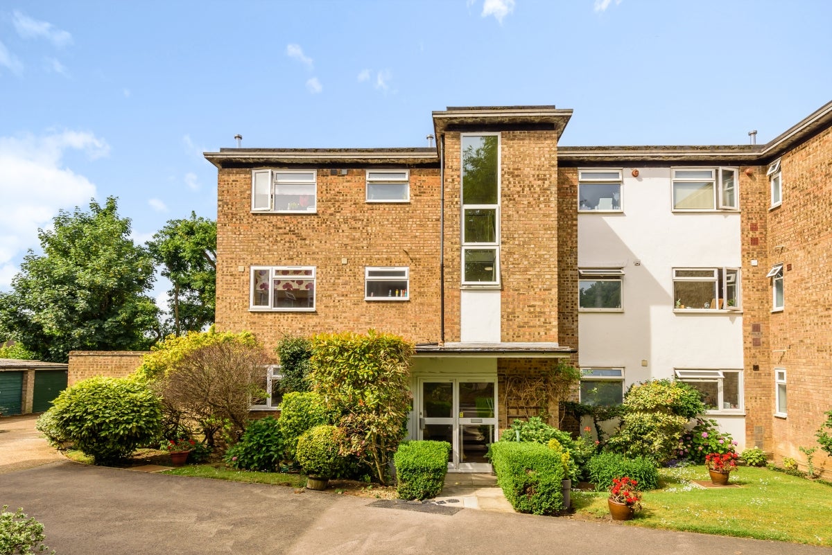 Flat Ricards Road in Greater London