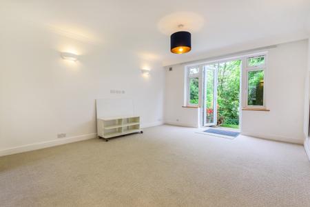 Flat Ricards Road in Greater London