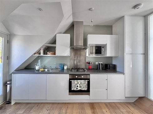 Flat Walm Lane in Greater London