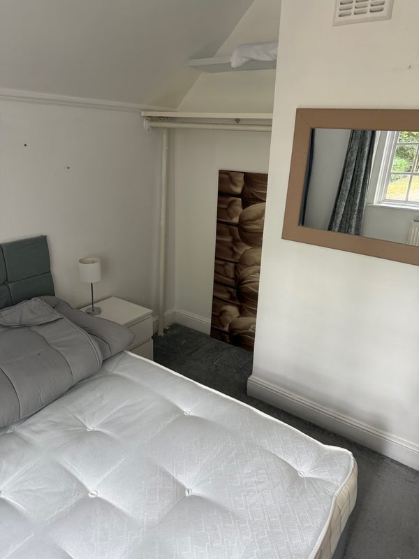 Room Avondale Park Road in Greater London