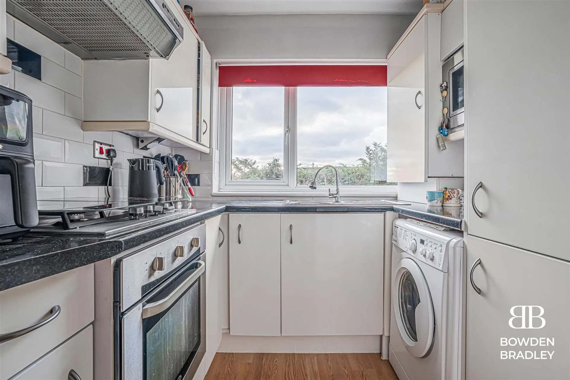 Flat Tomswood Hill in Greater London