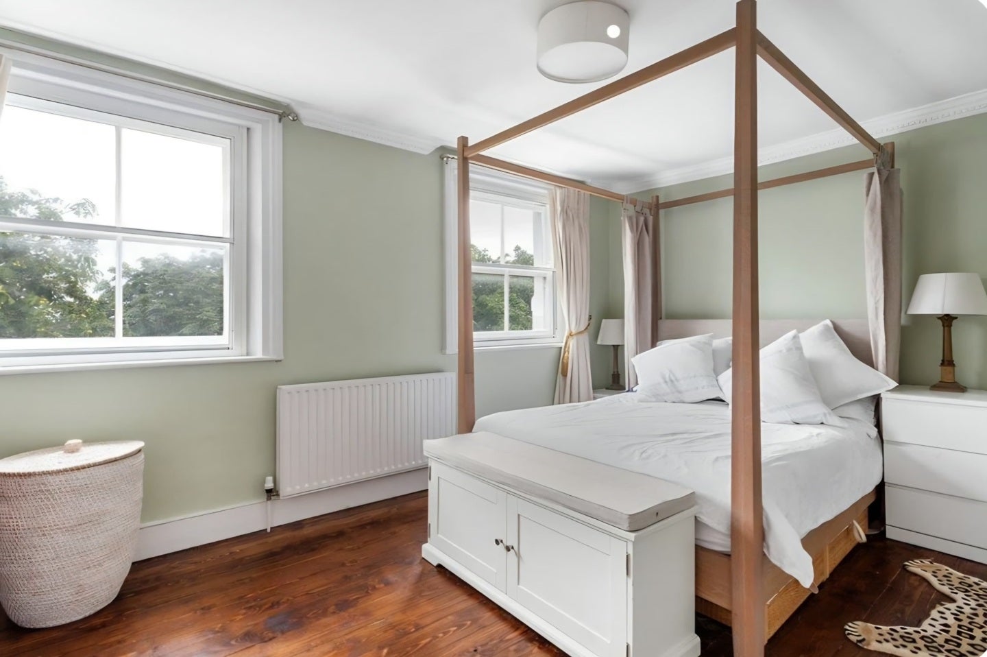 Flat Highbury Park in Greater London