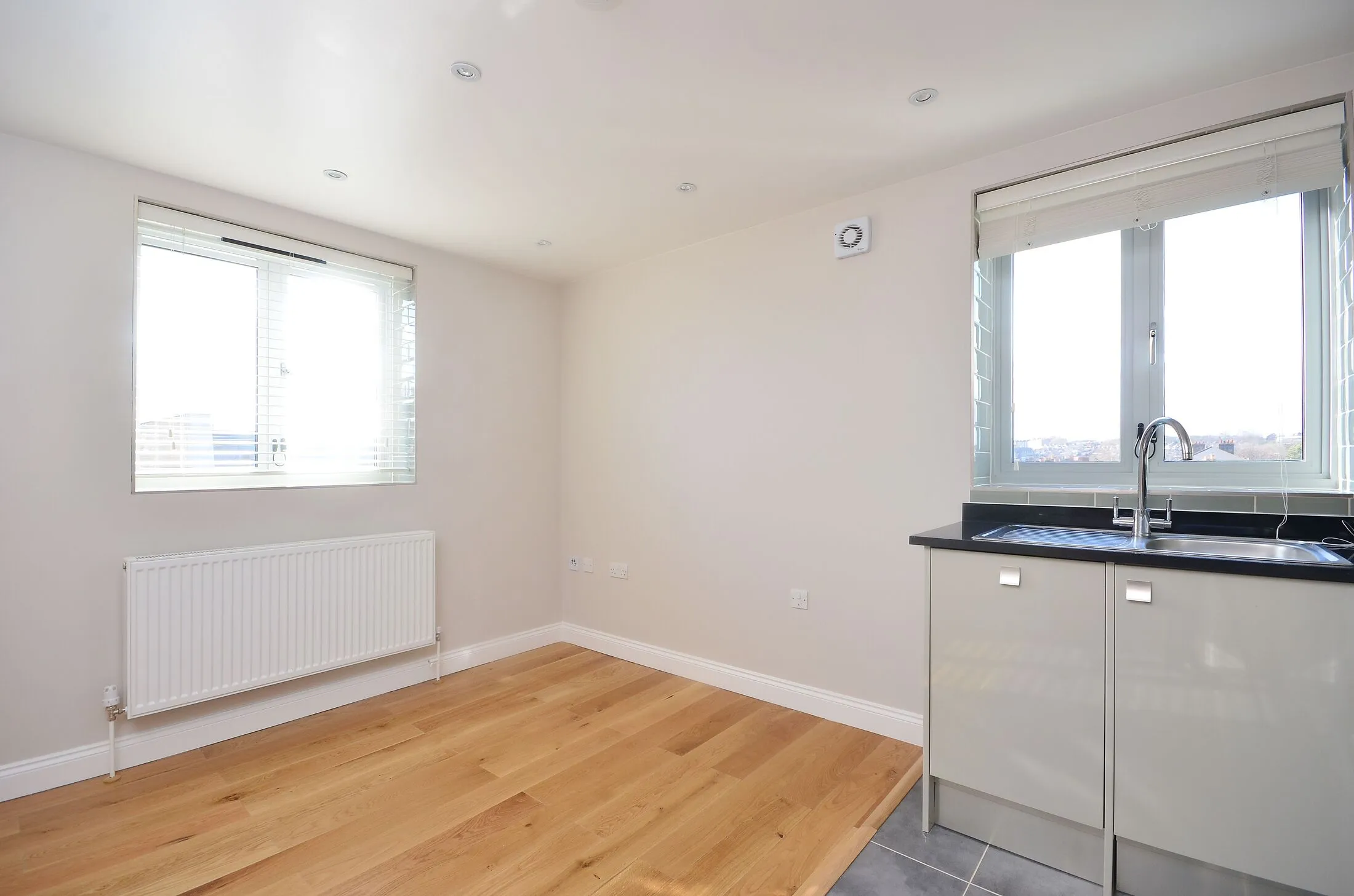 Flat Rye Lane in Greater London