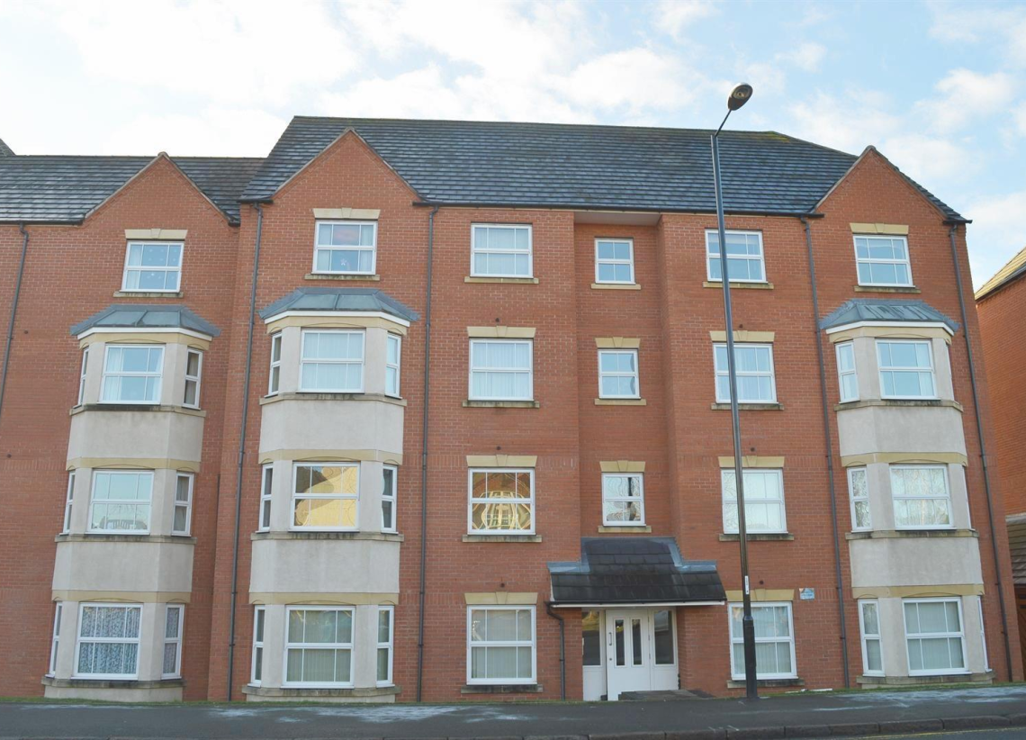 Flat Duckham Court in Coventry