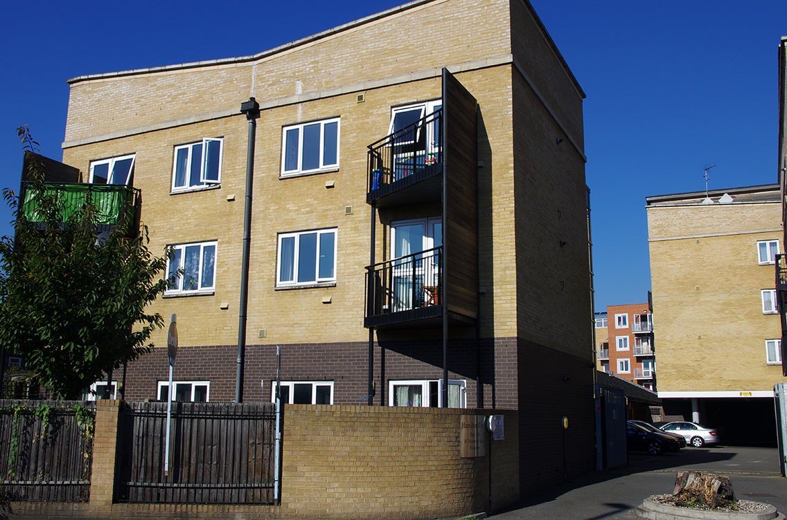 Flat Hamilton Court in Livingston