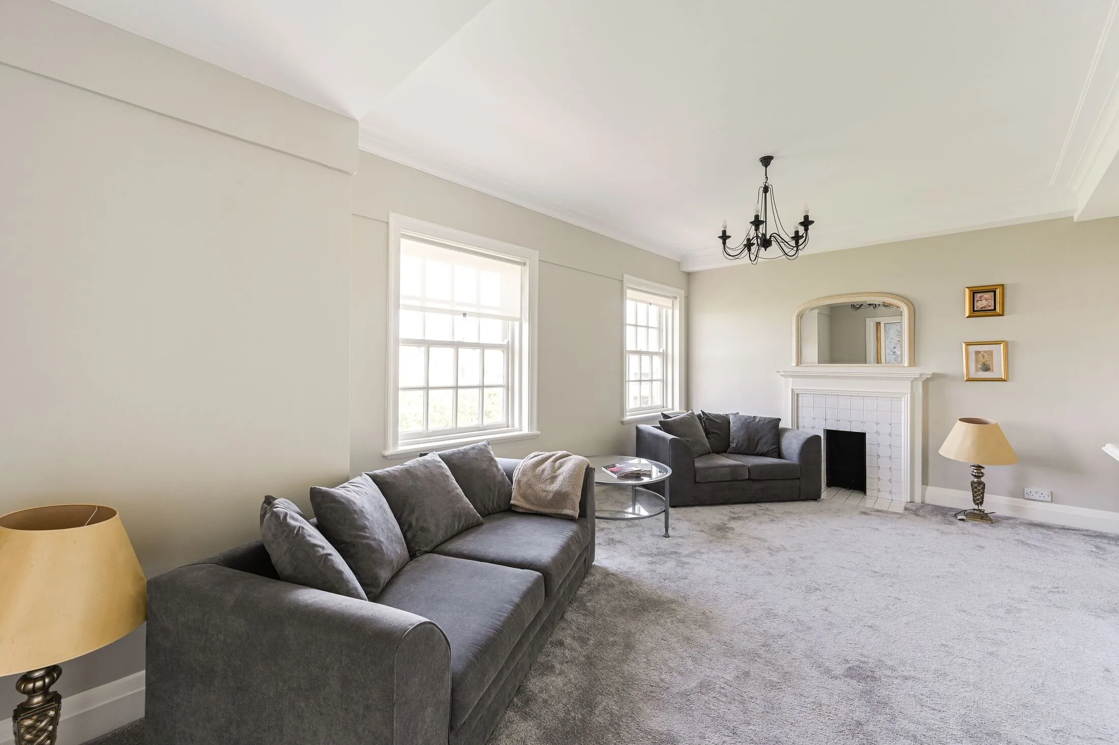 Flat Yeoman's Row in Greater London