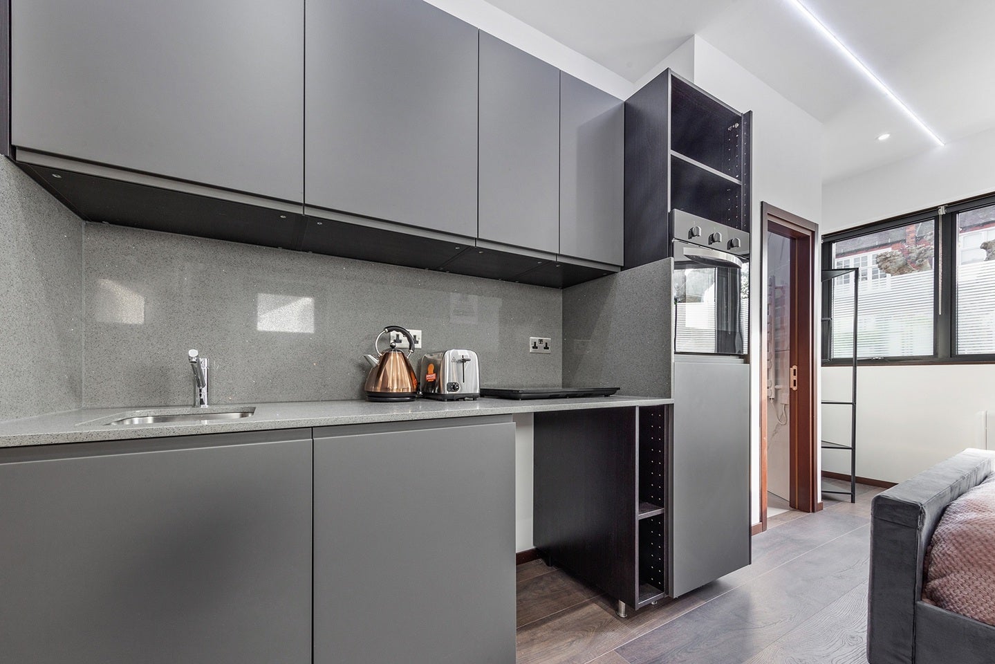 Flat Woodstock Road in Greater London