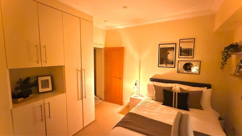 Room Lysia Street in Greater London