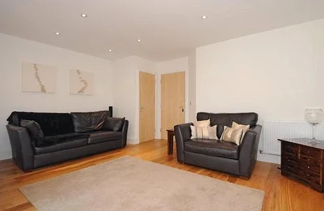 House Heathlands Place in Winkfield