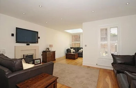 House Heathlands Place in Winkfield