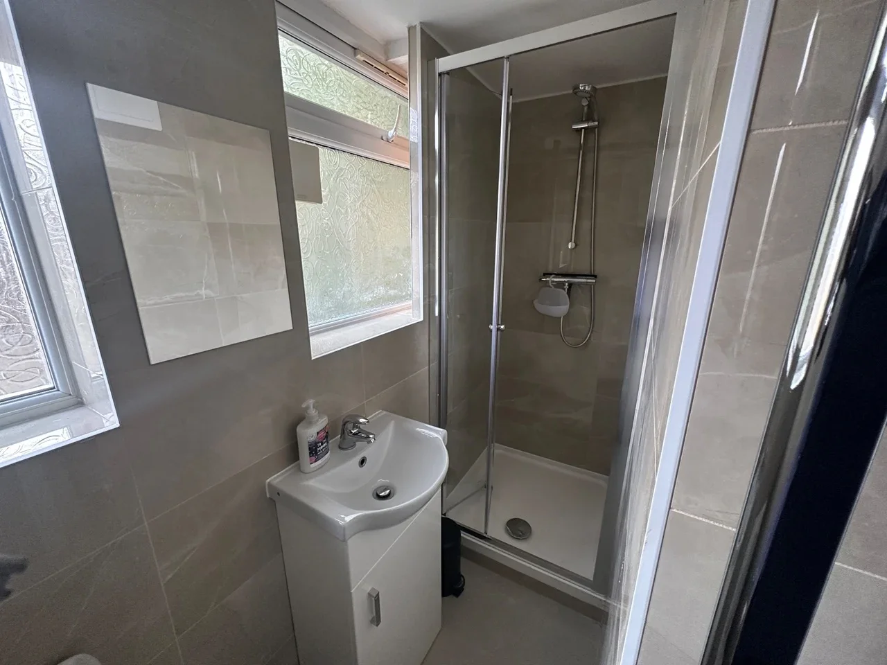 Room Oswald Road in Greater London