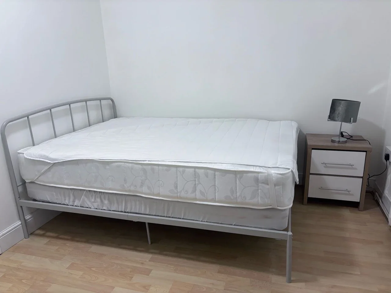 Room Oswald Road in Greater London