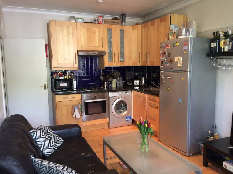 Room Coningham Road in Greater London