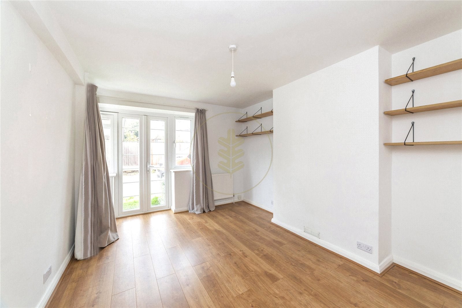Flat Beech Lawns in Greater London