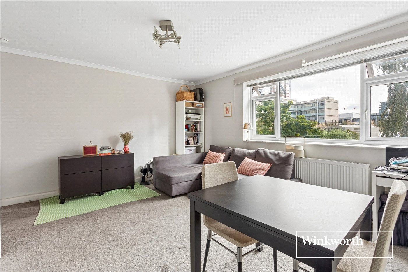 Flat Hatfields in Greater London