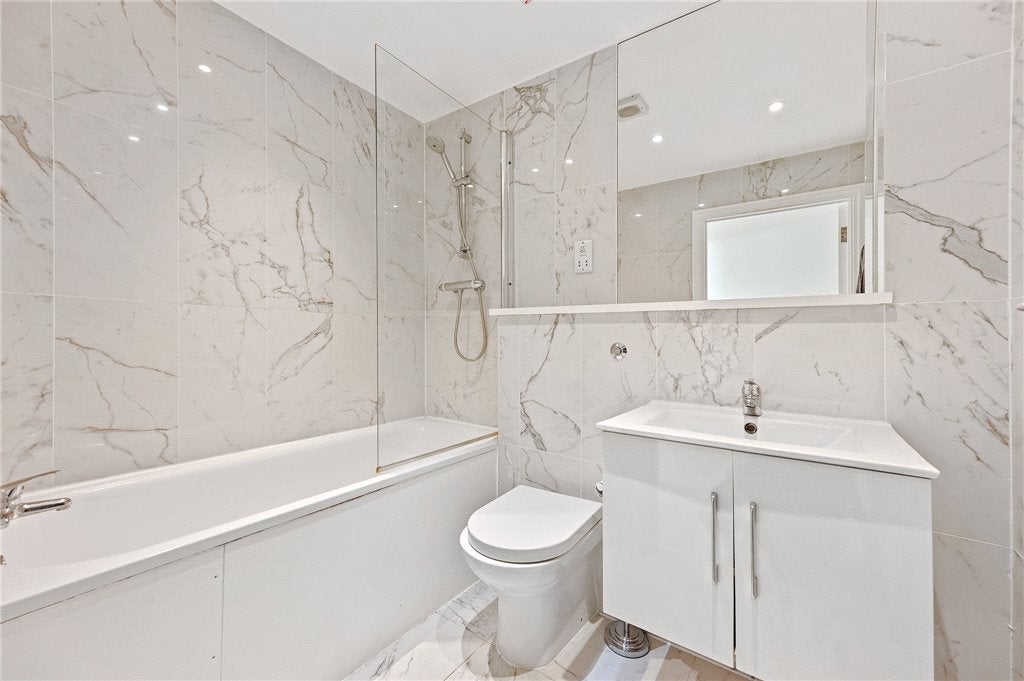 Flat Kings Place in Greater London
