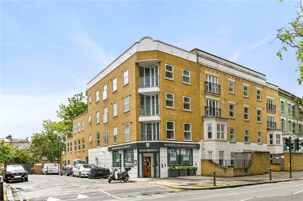 Flat Kings Place in Greater London