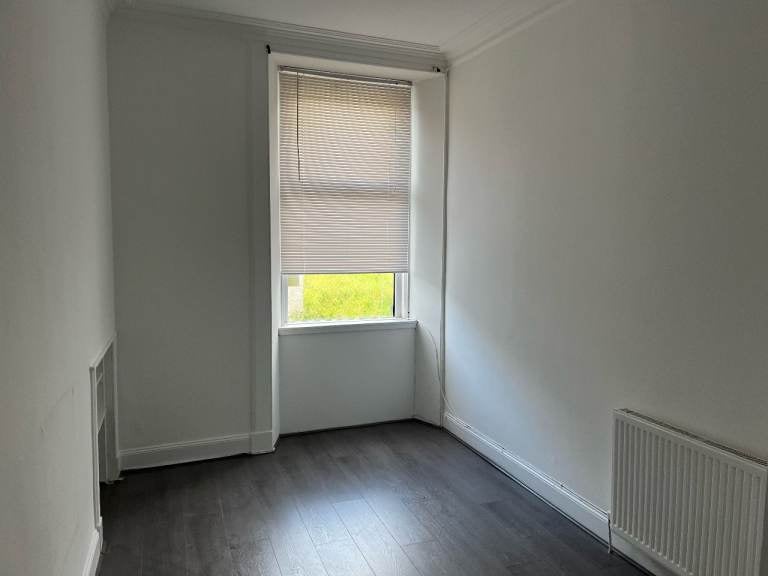 Flat Loudoun Road in Greenholm